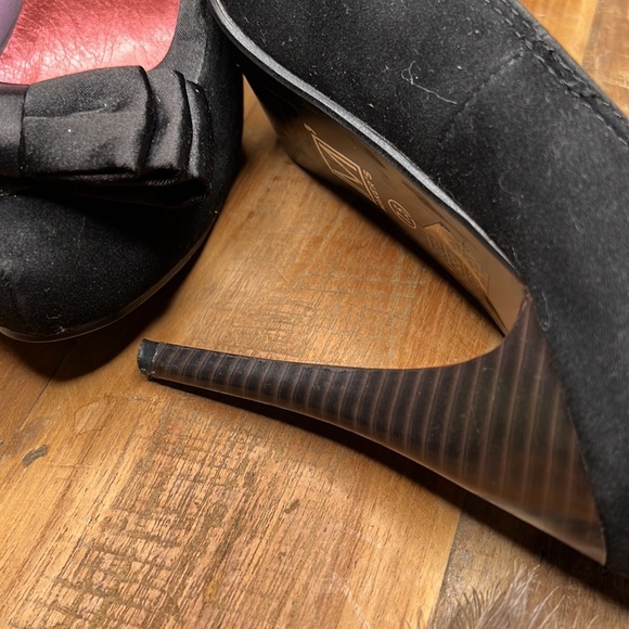 Maker’s black faux suede with a bow - Picture 10 of 10